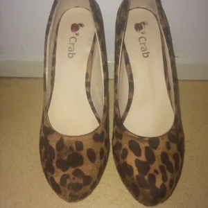  - Oanvända klackar.
Möts upp i Gbg eller skickar mot en fraktkostnad 🌸