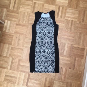  - Tight klänning från ONLY, passar S och M 