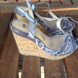  - Skitsöta högklackade sandaletter från H&M, använda max 5 gånger