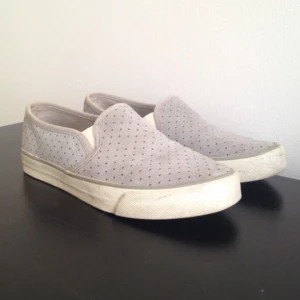  - Grå skor från American Eagle