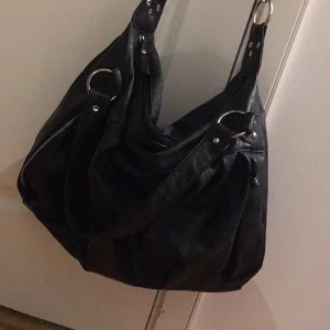  - Snygg väska i hyfsat skick! 