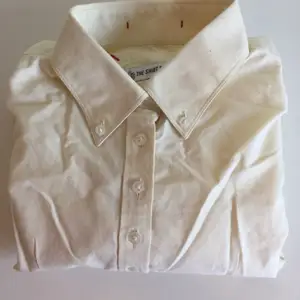 Ljusgul skjorta från The Shirt Factory stl 34
Slim Fit 
100% bomull
Finns i Stockholm 