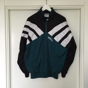  - Snygg vintage adidas wct tröja!!✌🏼️✨ i fint vintageskick! 