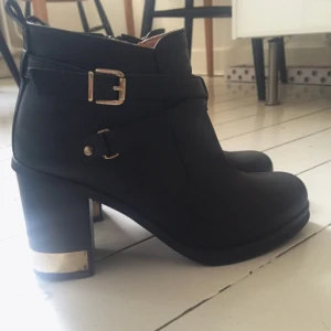  - Skor från topshop, sparsamt använda, nypris ca 1100+ ⚡️✨