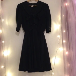  - Går bra att mötas upp i Stockholm, eller så kan jag skicka, men då betalar ni frakten. 
Swish, cash eller överföring går bra.