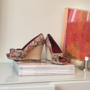  - Fina kilklacksskor från zara. Använda men superfina.   Köparen betalar eventuell frakt