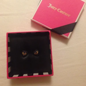 Örhängen från Juicy couture, aldrig använda. Nypris: 48 $ - Örhängen från Juicy couture, aldrig använda. Nypris: 48 $