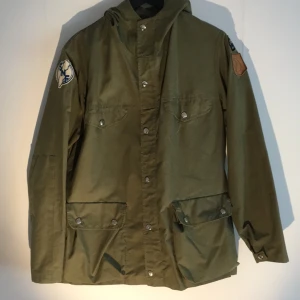  - Gammal vintage fjällräven jacka i fint skick.
Fråga gärna om ni undrar över något.