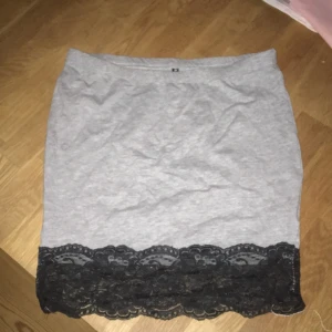  - Snygg kjol! Frakt tillkommer. 