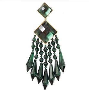  - Gröna örhängen från Balmain, one size, aldrig använda. Får de i låda!