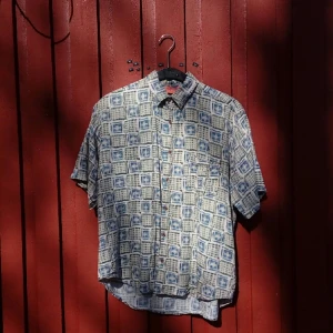  - frakt tillkommer, 42 kr. "och jag ska ta en bild på min vän"