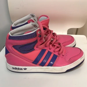  - Addidas