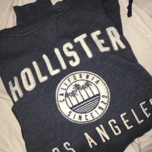  - Hollister hoodie, frakt tillkommer