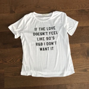  - Det står storlek L men den är mer som en S, frakt tillkommer 🌹