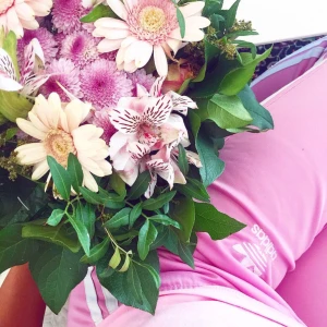  - Söta unika Adidasbyxor som är raka i modellen. Mer S än XL 🌸🌸 Jättesköna och nästan nyskick 💘