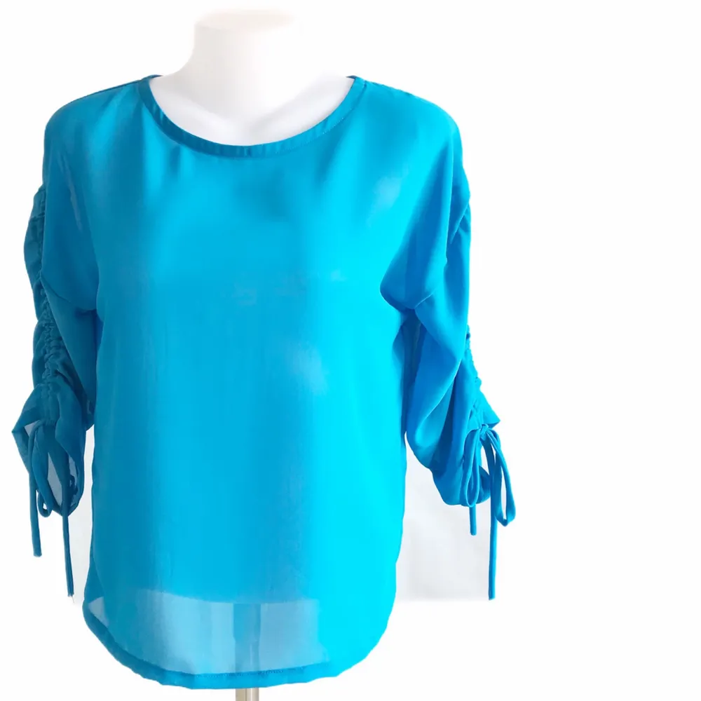  Long Sleeve Shirt Bust / Size 40 (39-40) Available Delivery Length / length 57 cm Blue tone Good quality fabric. Quality sewing . Blusar.