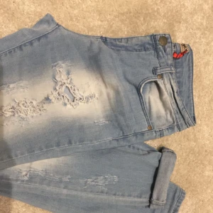  - Only jeans, size 29/32. Ripped jeans style, I like folding the hem for a cooler look 👀 Used only a few times 