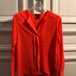  - Rosa blus i neon rosa