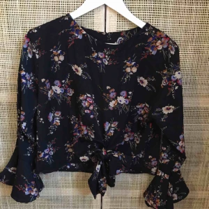  - Okänt märke, inga lappar kvar. Passar XS-S Trumpetärm och knyt 