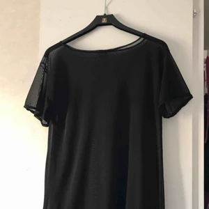  - ASBALL mesh tshirt/klänning som söker nytt hem! Inköpt för 350:- på ASOS Marketplace. Mötes upp sthlm/västerås eller postar mot en fraktkostnad på 59kr ink spårbar 🕊