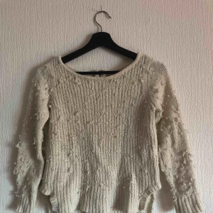  - Lappen avklippta men gissar på storlek XS / S. Liten dragkedja uppe på ryggen.  Kan hämtas i Malmö eller Hässleholm, köpare står för frakt om det ska skickas.  OBS! Katt i hem. 