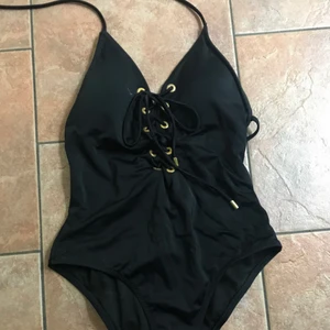  - Baddräkt med snörning