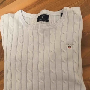  - Ljusblå tröja ifrån Gant. Väldigt bra skick. Köparen står för frakten.