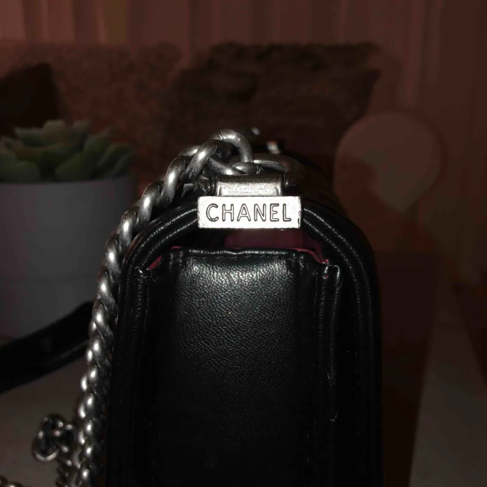 Jättebra kvalité,  kopia på Chanel boy bag Frakt 50kr. Väskor.