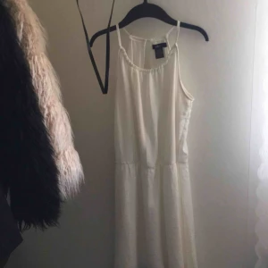  - Säljer min skolavslutnings klänning. Använd en gång! Köparen står för frakt o tar swich 