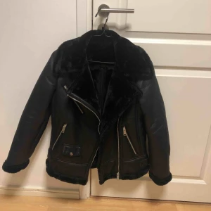  - helt ny bara provat den, säljer pga fel storlek Nypris 999 säljer för 500kr