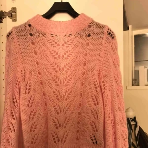  - Säljer denna rosa stickade tröja i strl Xs, 175kr💖💖