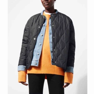  - Nyskick. Tunn jacka från Weekday. 