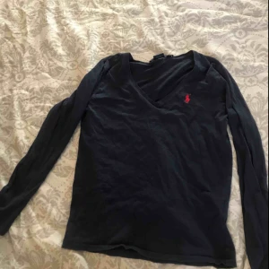  - Ralph lauren tröja långärmad. Frakt tillkommer eller så möts vi upp!