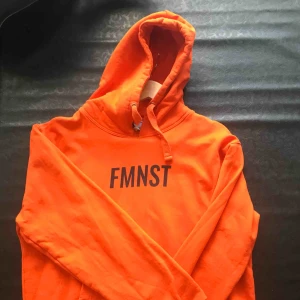  - Huvtröja storlek M. Använd 2 gånger. Kan skickas 