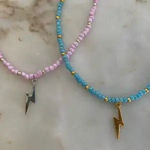 Pärlhalsband med blixt⚡️  - 69kr/st (fri frakt)  Dm vid frågor och intresse🥰