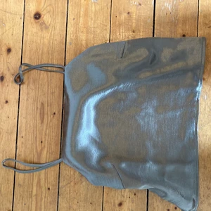 silkestopp - samma topp fast i olivgrön😍 aldrig använd den heller