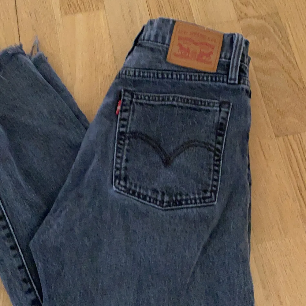 Jätte snygga levi’s jeans som jag köpte här på Plick men ej kommer till andvändnig! Köparen står för frakt som ligger på 59kr. Jeans & Byxor.