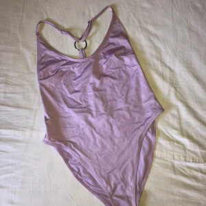 Baddräkt  - Helt oanvänd bikini med låg rygg. 