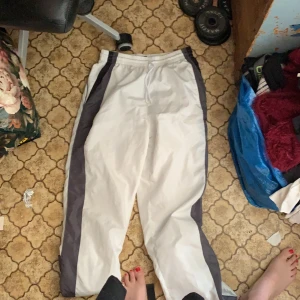 Byxor - Skulle säga att dom passar M bättre