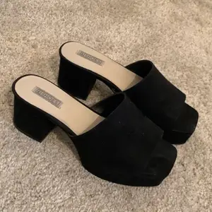 Black chunky heels from NLY. I have worn only for one time, the shoes are slightly too small for me. Condition is as new.