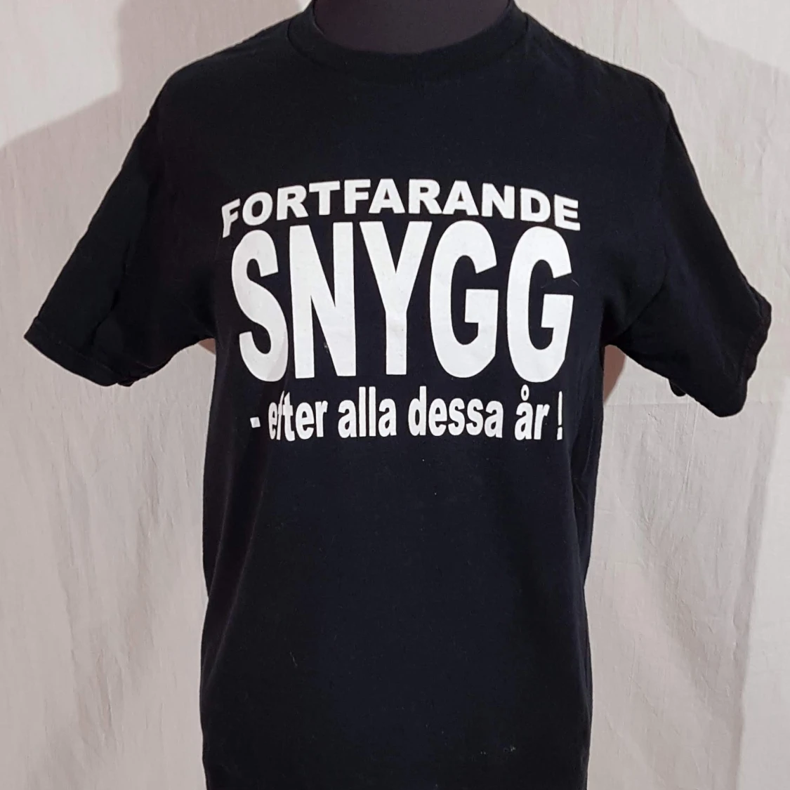Svart T-shirt med text tryck S