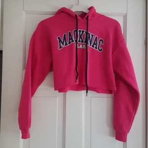 Crop top - Ascool crop med huva top köpt på Beyond Retro💥💗