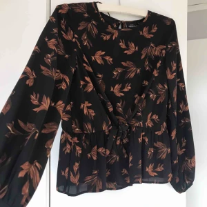  - Söt topp från kappahl, knyt detalj i midjan 