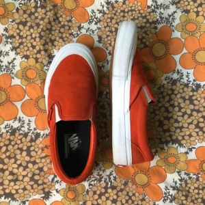  - Vans Slip-on Pro!  Skitsnygga och sparsamt använda vans, perfekta till våren✨ Pris och frakt går att diskuteras. Dm:a för fler bilder och frågor!