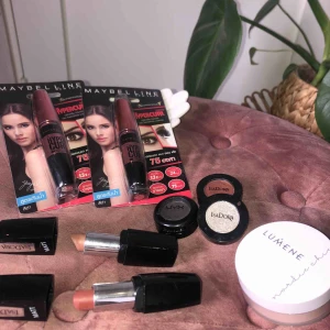  - Oanvänt smink, olika priser och vid köp av flera kan du få paketpris 🌹 10 kr frakt