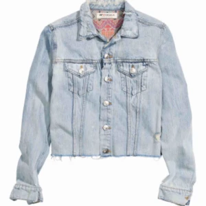  - 🌿Måste nu, pga platsbrist, sälja en stor del jättefina kläder, väskor och skor. Bra pris och mycket är i nyskick*  🌿Skickas billigt över hela Sverige (ca 18-36kr frakt) eller lämnas över i centrala Göteborg      