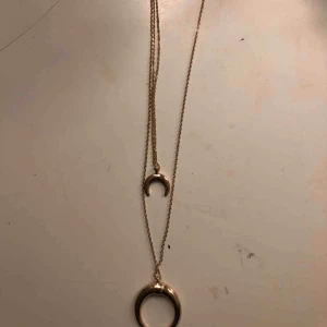  - Guldigt dubbelhalsband från ur och pen nypris 129kr aldrig använt 