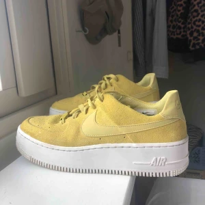  - Skitsnygga air force one. Jag har ofta 30/39 men de passar min perfekt. Knappt använda och i bra skick. Skriv för frågor. Köparen står för frakt