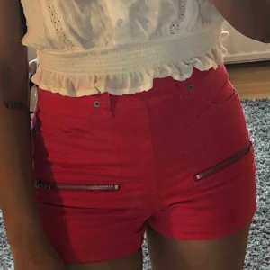  - Högmidjade shorts från Gina Tricot. Perfekta för sommaren!