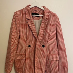 Vera Moda blazer storlek M  - Blazer i nyskick 